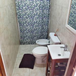 Koupelna v ubytování YG departamentos Carhué N7