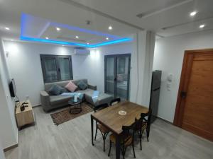 a living room with a table and a couch at Résidence Inès Djerba Appartements VIP in Houmt Souk