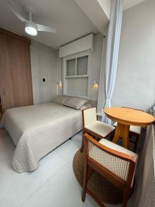 Ένα ή περισσότερα κρεβάτια σε δωμάτιο στο Desperte com vista para o mar - luxo e conforto no melhor bairro de Santos