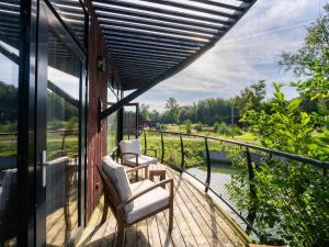 Balkón nebo terasa v ubytování Lakehouse mansion by Belvilla