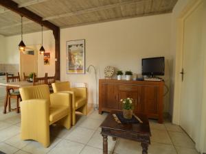 Saint-Honoré-les-BainsにあるHoliday Home in St Honoré with Scenic Viewsのギャラリーの写真