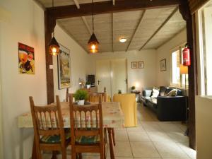 Saint-Honoré-les-BainsにあるHoliday Home in St Honoré with Scenic Viewsのギャラリーの写真 +32枚の写真