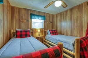 Postel nebo postele na pokoji v ubytování Wandering Creek