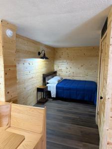 Postel nebo postele na pokoji v ubytování Lake lawn inn