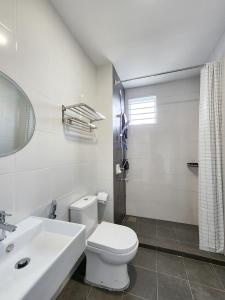 Koupelna v ubytování Rawang Home near Aeon 15 Pax WIFI Game Smart TV + 37 fotografií