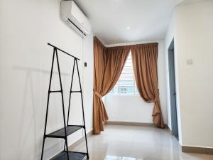 Postel nebo postele na pokoji v ubytování Rawang Home near Aeon 15 Pax WIFI Game Smart TV