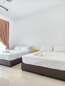 Postel nebo postele na pokoji v ubytování Rawang Home near Aeon 15 Pax WIFI Game Smart TV