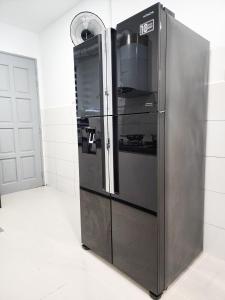 Kuchyň nebo kuchyňský kout v ubytování Rawang Home near Aeon 15 Pax WIFI Game Smart TV