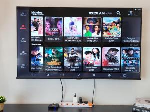TV a/nebo společenská místnost v ubytování Rawang Home near Aeon 15 Pax WIFI Game Smart TV