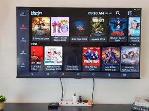 TV a/nebo společenská místnost v ubytování Rawang Home near Aeon 15 Pax WIFI Game Smart TV
