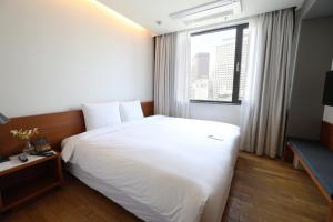 Letto o letti in una camera di Seoul Hotel ShinShin Myeongdong