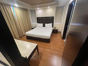 Postel nebo postele na pokoji v ubytování Madhuban Hotel , New delhi