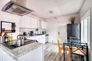 Kuchyň nebo kuchyňský kout v ubytování Stay Portland - Spacious & Hip 1BR with All Access to NE Portland
