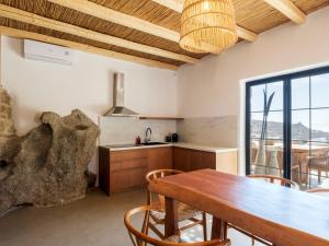 Kuchyň nebo kuchyňský kout v ubytování Pure Mykonos Villa