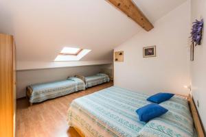 A bed or beds in a room at Albergo Antica Rosa