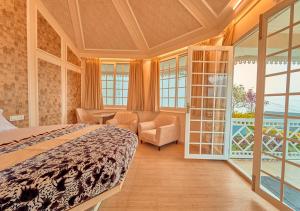 Postel nebo postele na pokoji v ubytování Firefly Resort