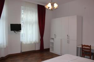 TV a/nebo společenská místnost v ubytování Arnes Hotel Vienna