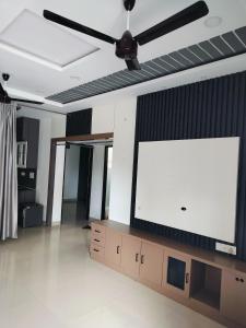 Corporate Hostel & PG的电视和/或娱乐中心