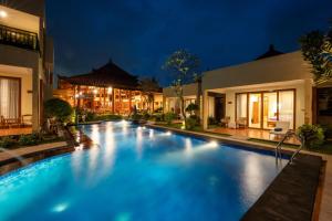 Bazén v ubytování Casa Dewa Suite Villa Ubud nebo v jeho okolí