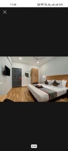 Postel nebo postele na pokoji v ubytování WHITE HUB HOTEl