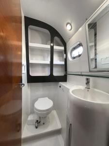 Et badeværelse på Catamaran Eliane