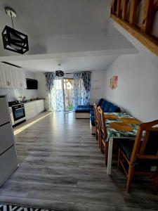 Dapur atau dapur kecil di Casa de la Sanandrei, 10 min to Timisoara