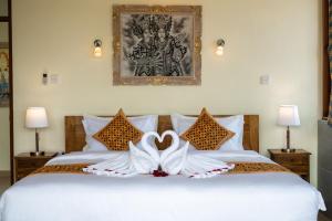 Postel nebo postele na pokoji v ubytování Casa Dewa Suite Villa Ubud