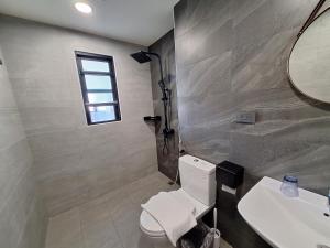 Un baño de 台南安平 - 理蓄豪宅 - 可加價烤肉 10 fotos más