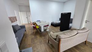 a living room with a couch and a table at Work & Family Apartment Herzogenaurach in Herzogenaurach