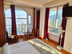 Postel nebo postele na pokoji v ubytování Hotel Sudrishya