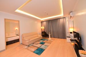 Ένα ή περισσότερα κρεβάτια σε δωμάτιο στο T Shine Resort and Spa