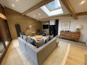 TV a/nebo společenská místnost v ubytování Apartment La Chicane - Central Morzine