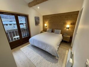 Postel nebo postele na pokoji v ubytování Apartment La Chicane - Central Morzine