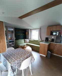 Kuchyň nebo kuchyňský kout v ubytování LG - Entre mer et campagne, 40m2, 2 ch, 2 sdb