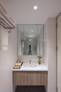 Ένα μπάνιο στο BeeSpace Coworking & Apartment