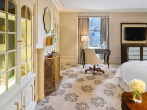 TV a/nebo společenská místnost v ubytování Fairmont Hotel Vancouver