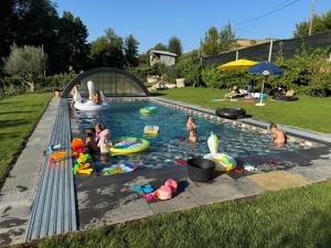 a group of people playing in a swimming pool at Cantinho do Silvano in Gimonde