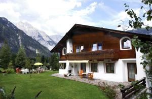 Nespecifikovaný výhled na hory nebo výhled na hory při pohledu z apartmánu