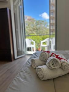a group of towels sitting on top of a bed at Casa Annachiara in Palermo