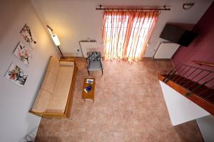 an overhead view of a living room with a couch at Μεζονέτα Aikaterini N2 in Chios