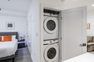 a room with two washer and dryers in a room at Unit 1 Stylish Studio with King Bed and Sofa Bed in Washington