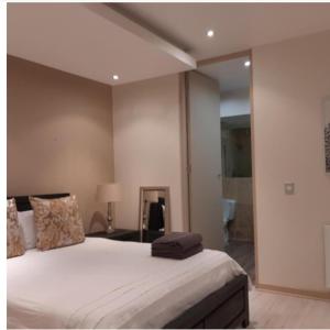 Ένα ή περισσότερα κρεβάτια σε δωμάτιο στο newfelling guest house