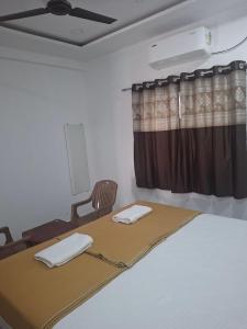 Postel nebo postele na pokoji v ubytování Jayshree Cottages