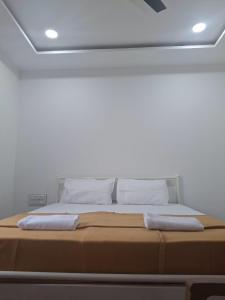 Postel nebo postele na pokoji v ubytování Jayshree Cottages