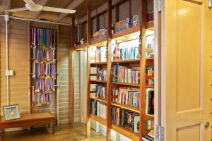 The library in the guesthouse