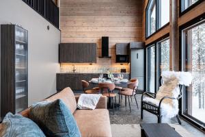 a living room with a couch and a table at Villa Draivi B By Hilla Villas - 3BR and alcove in Kittilä