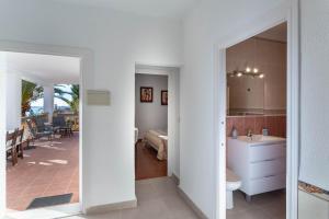 Ένα ή περισσότερα κρεβάτια σε δωμάτιο στο Funny View Beach Sea Apartments