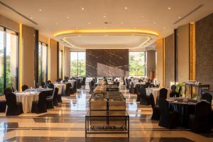 Holymont Udaipur餐厅或其他用餐的地方