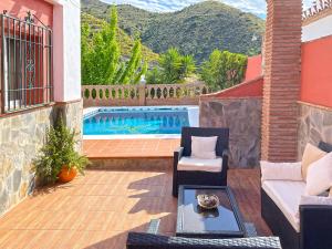 Uma vista da montanha tirada da villa 