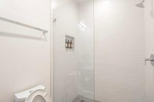 Koupelna v ubytování Unit 3 1Bed Room with Queen plus Sofa Bed in the Heart of DC